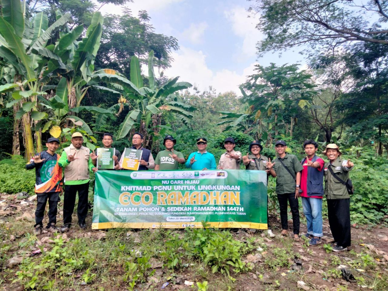 Eco Ramadan Tuban: Tanam Pohon dan Berbagi Sedekah untuk Masyarakat Dhuafa