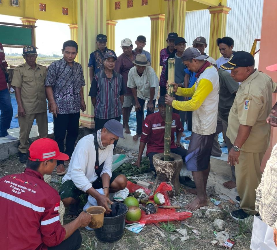 Praktek Pembuatan Pestisida Nabati di Desa Kepohagung